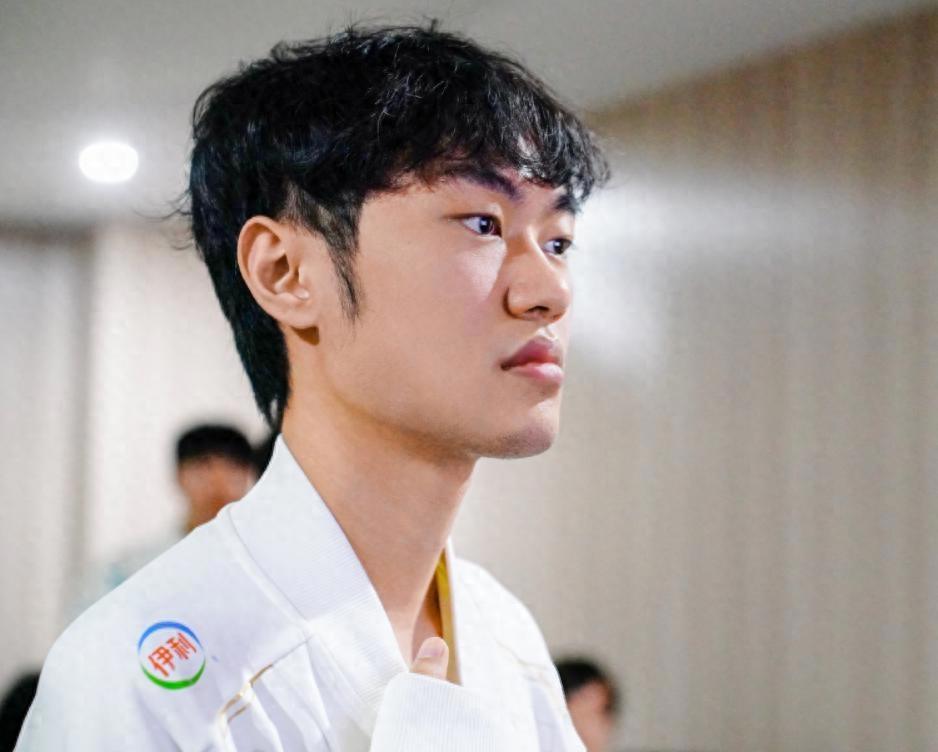 Rookie迎来五赛季出色发挥，C9观众热烈欢呼！