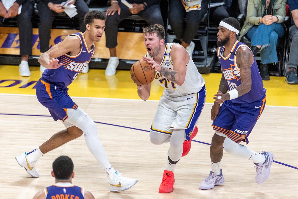 包含Rookie焦点对战，东契奇与60激战皇家马德里分钟，出色防守胜负难料！的词条